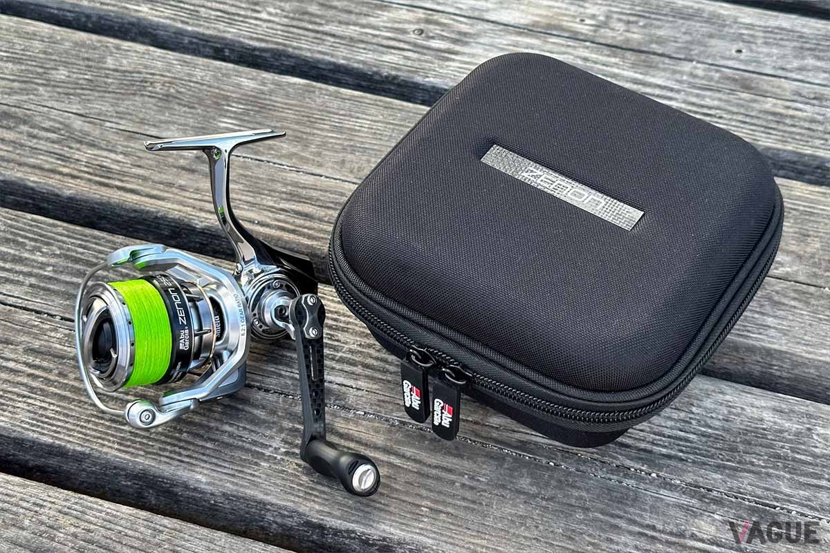 セミハードタイプのリールケースが付属