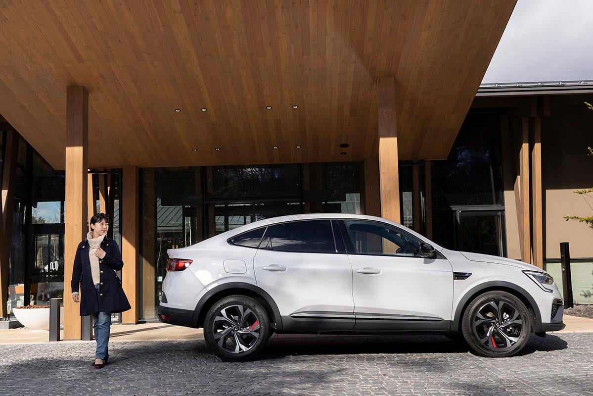 ホテルインディゴ軽井沢を出て自宅へと向かう。ダイナミックな建物に負けない、アルカナの存在感あふれるデザインが目を惹く