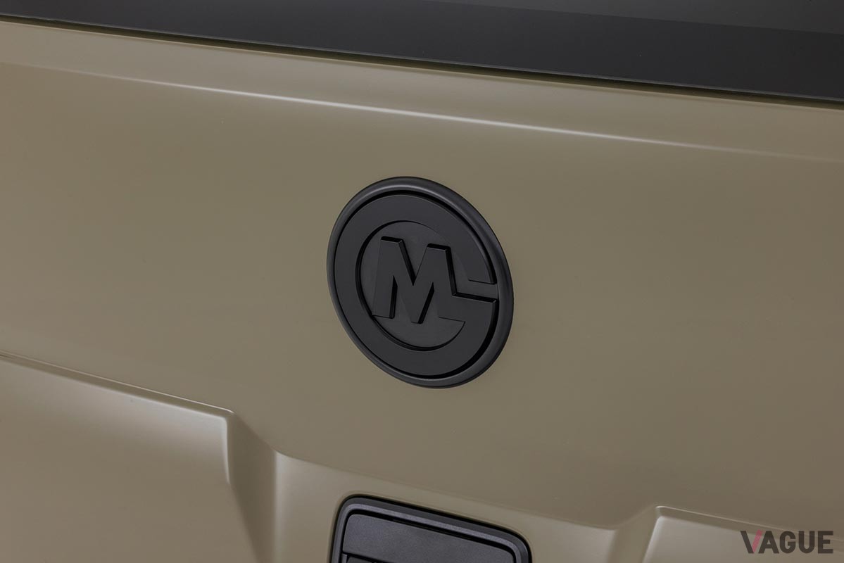 天然のアカシア材をキャビンの床や天井などに貼り、落ち着いて過ごせる車中泊仕様に仕上げたGORDON MILLER「GMLVAN S-01」