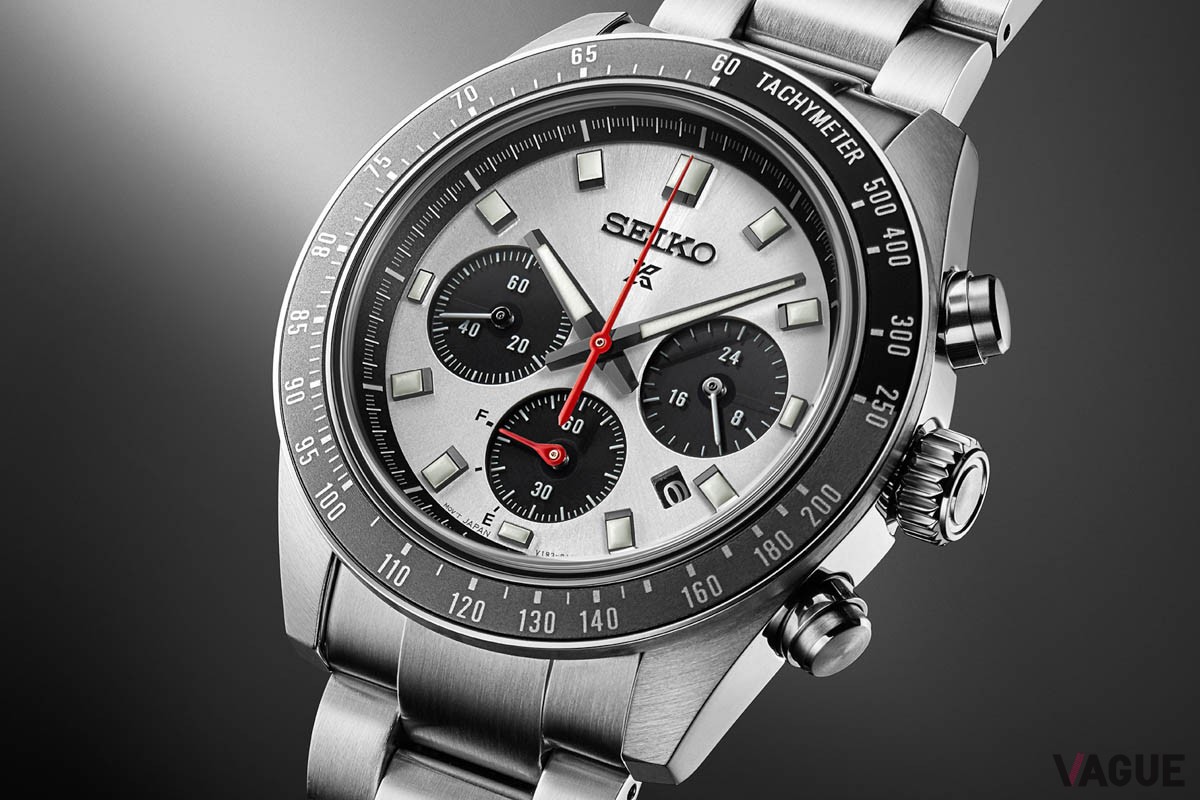 白文字盤にブラックのクロノグラフが印象的な「SBDL095」。文字盤がモノトーンのカラーリングが高級感を演出しています