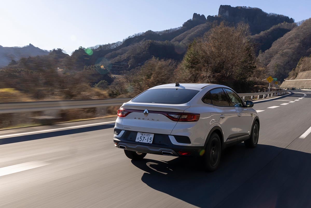 ガソリンターボならではの力強さを味わえるなど、アルカナはエコカーでありながら走りが刺激的という二面性を持ち合わせる