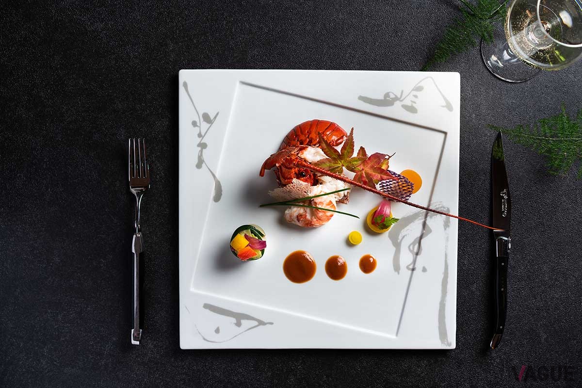 リニューアルされた個室仕様のダイニングでは、伊勢海老や3大和牛など、グレードの高い食材を提供するスペシャルコースも提供