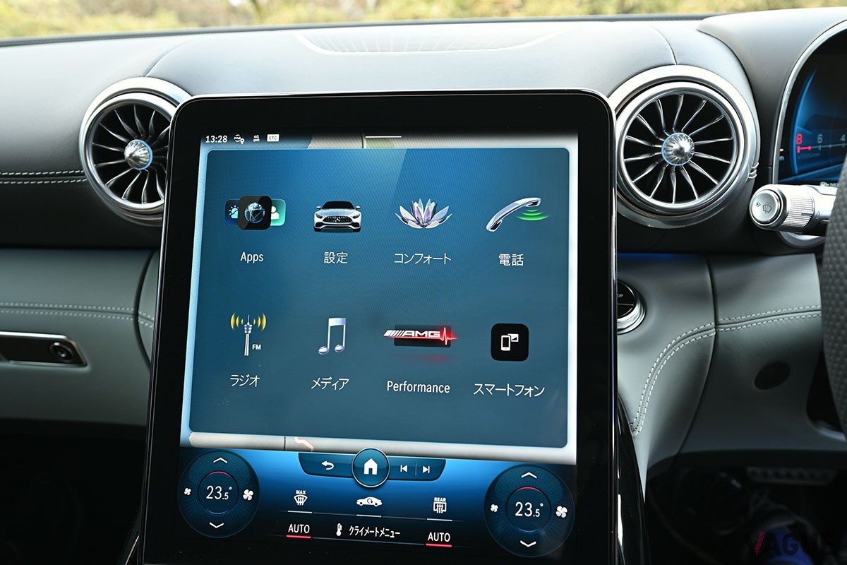 新型からメルセデスAMGブランドのモデルとなった「SL」。2＋2の4シーターとなったのは「GTロードスター」と差別化するためだったのか!?