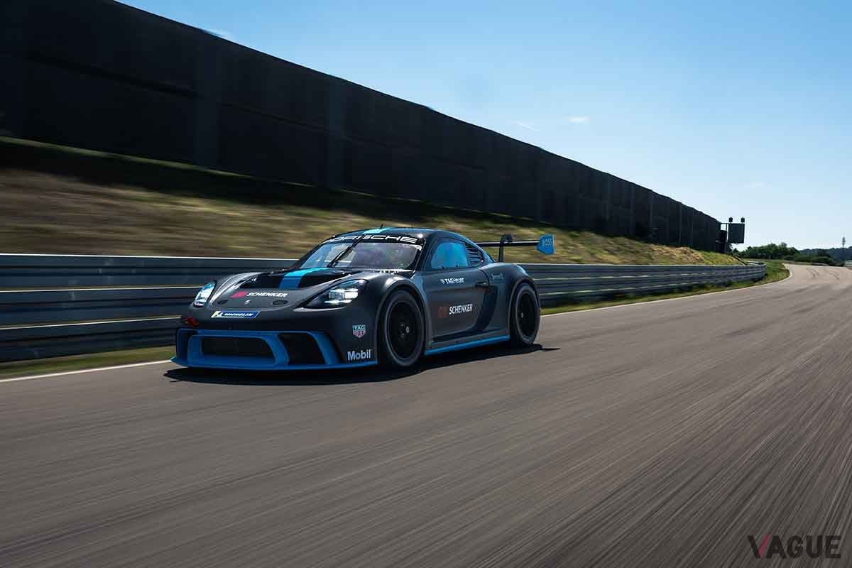 718ケイマンGT4 クラブスポーツをEVにコンバートした試作車、「718ケイマンGT4 eパフォーマンス」