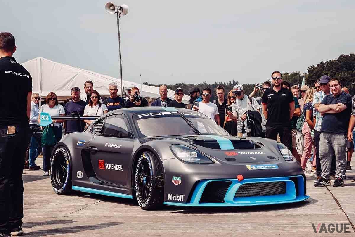 718ケイマンGT4 クラブスポーツをEVにコンバートした試作車、「718ケイマンGT4 eパフォーマンス」