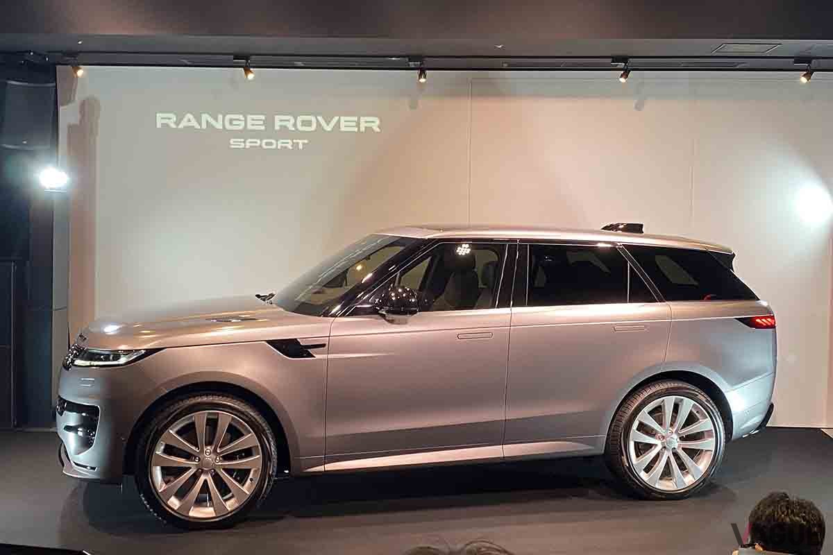 日本初公開された新型「レンジローバースポーツ」