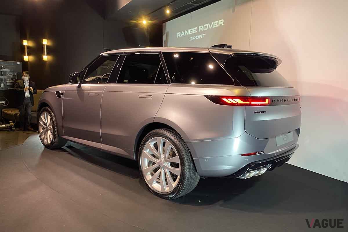 日本初公開された新型「レンジローバースポーツ」