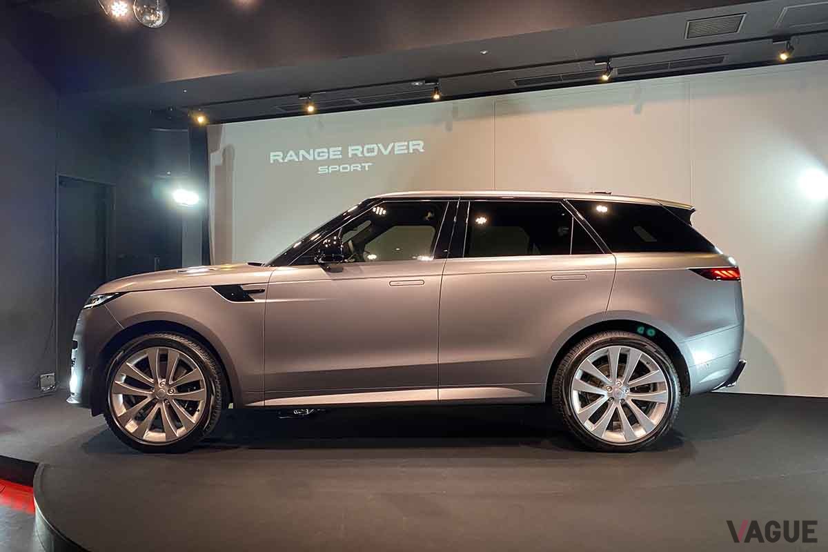 日本初公開された新型「レンジローバースポーツ」