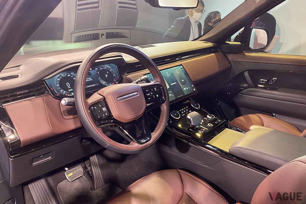 日本初公開された新型「レンジローバースポーツ」のインテリア