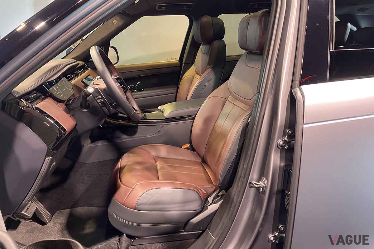 日本初公開された新型「レンジローバースポーツ」のインテリア