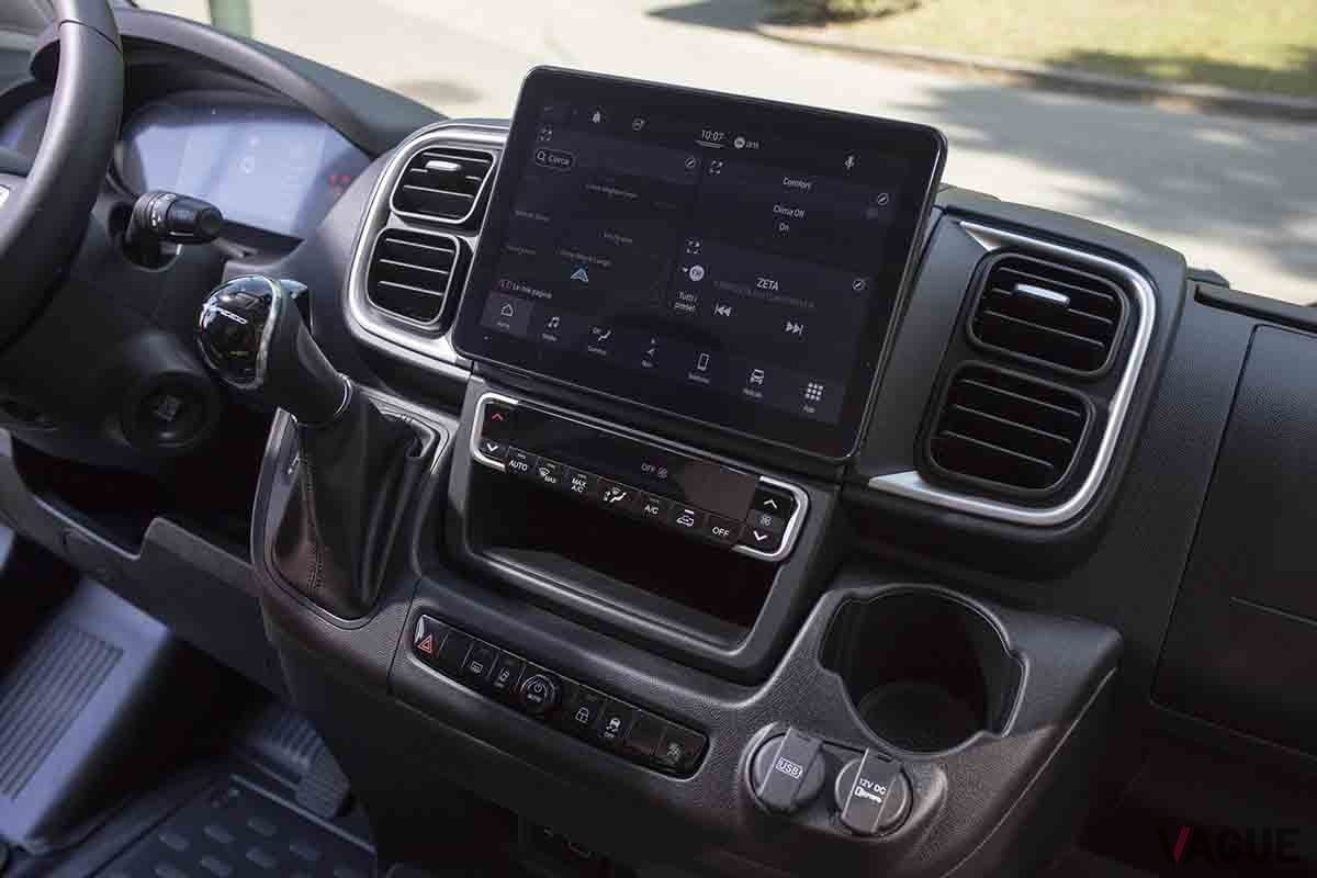 フィアット「デュカト」のインテリア