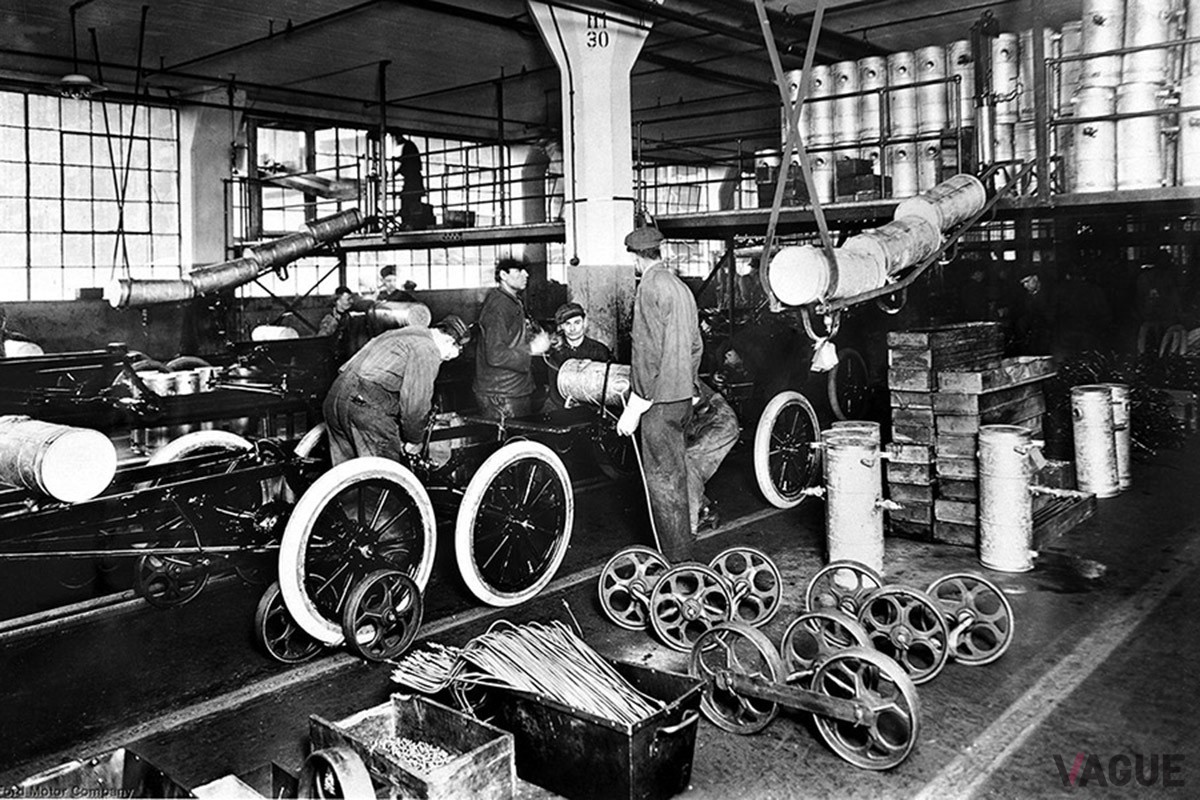 1913年頃のフォード「モデルT」生産風景