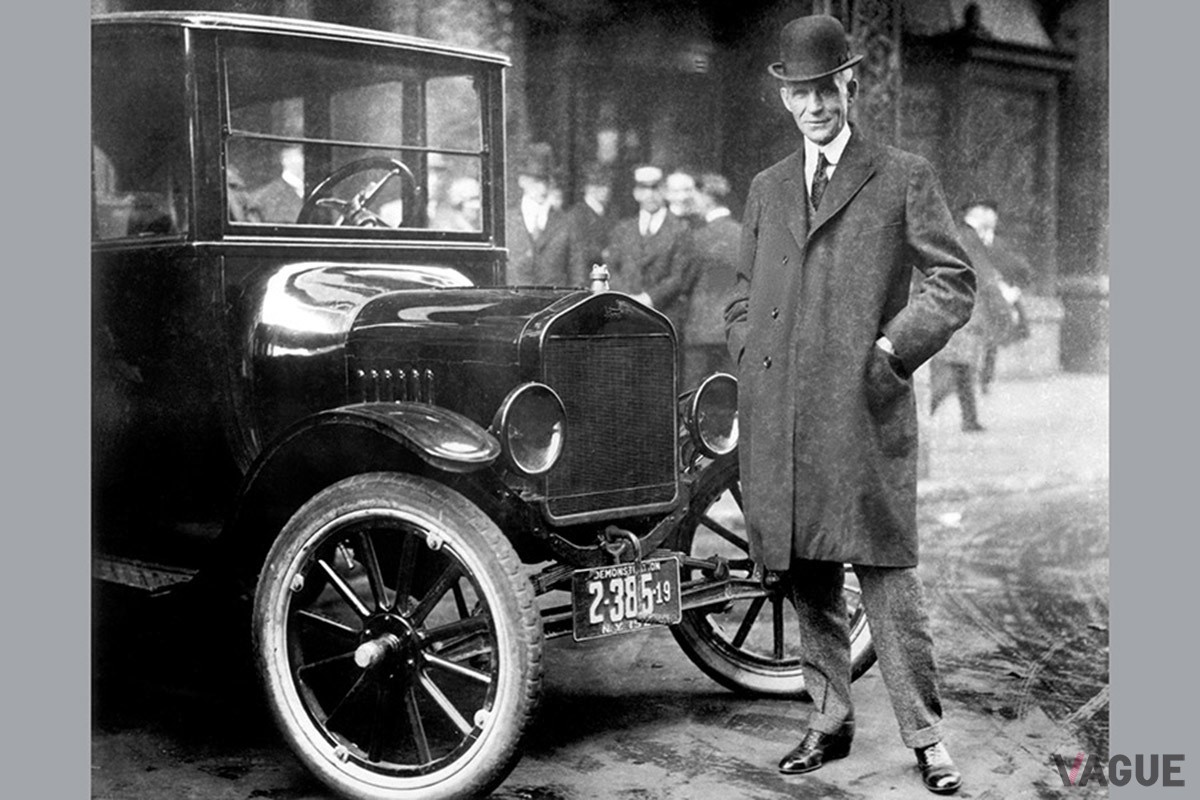 1921年、フォード「モデルT」と創業者ヘンリー・フォード