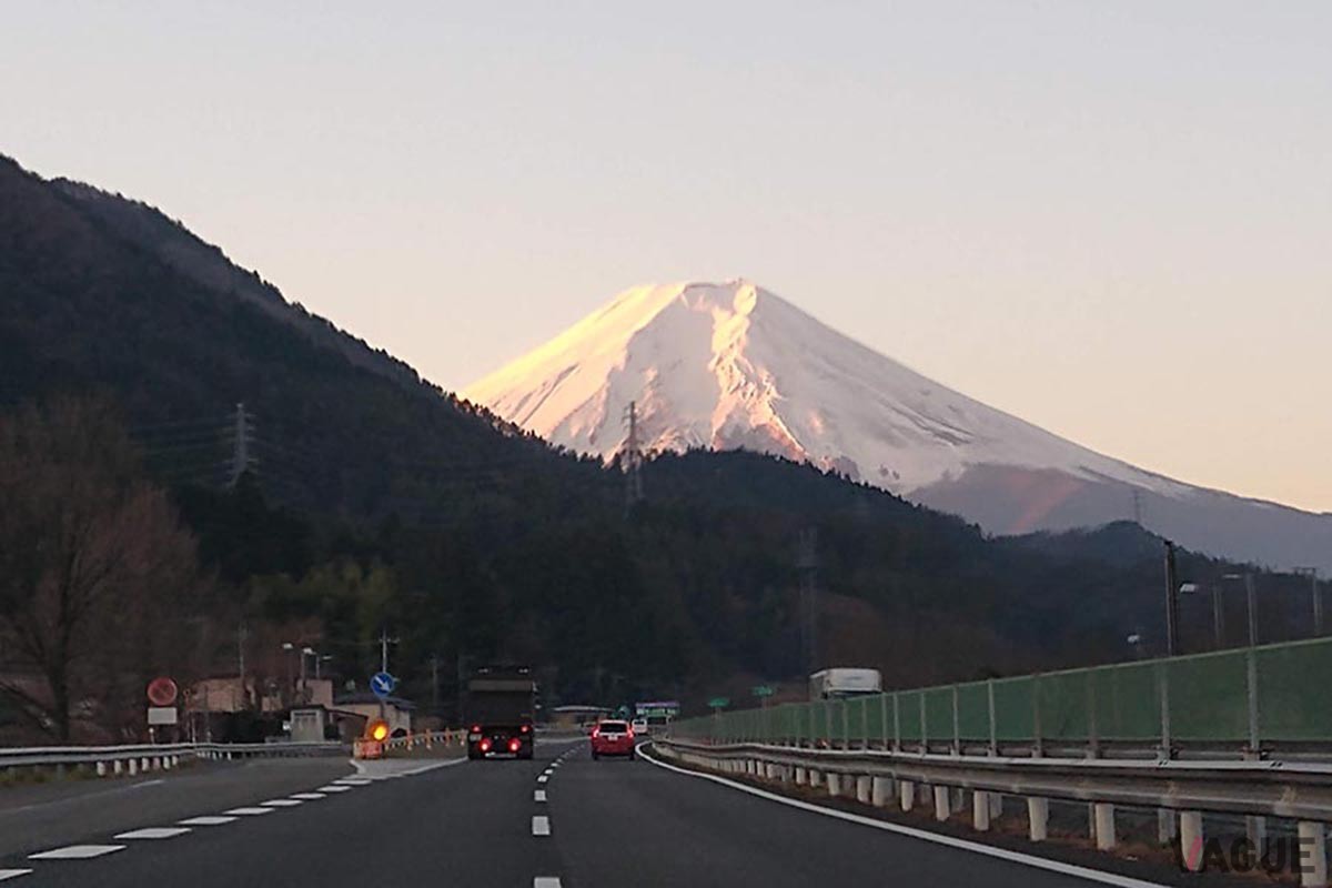 日本は戦前から左側通行だ。写真は中央道河口湖線