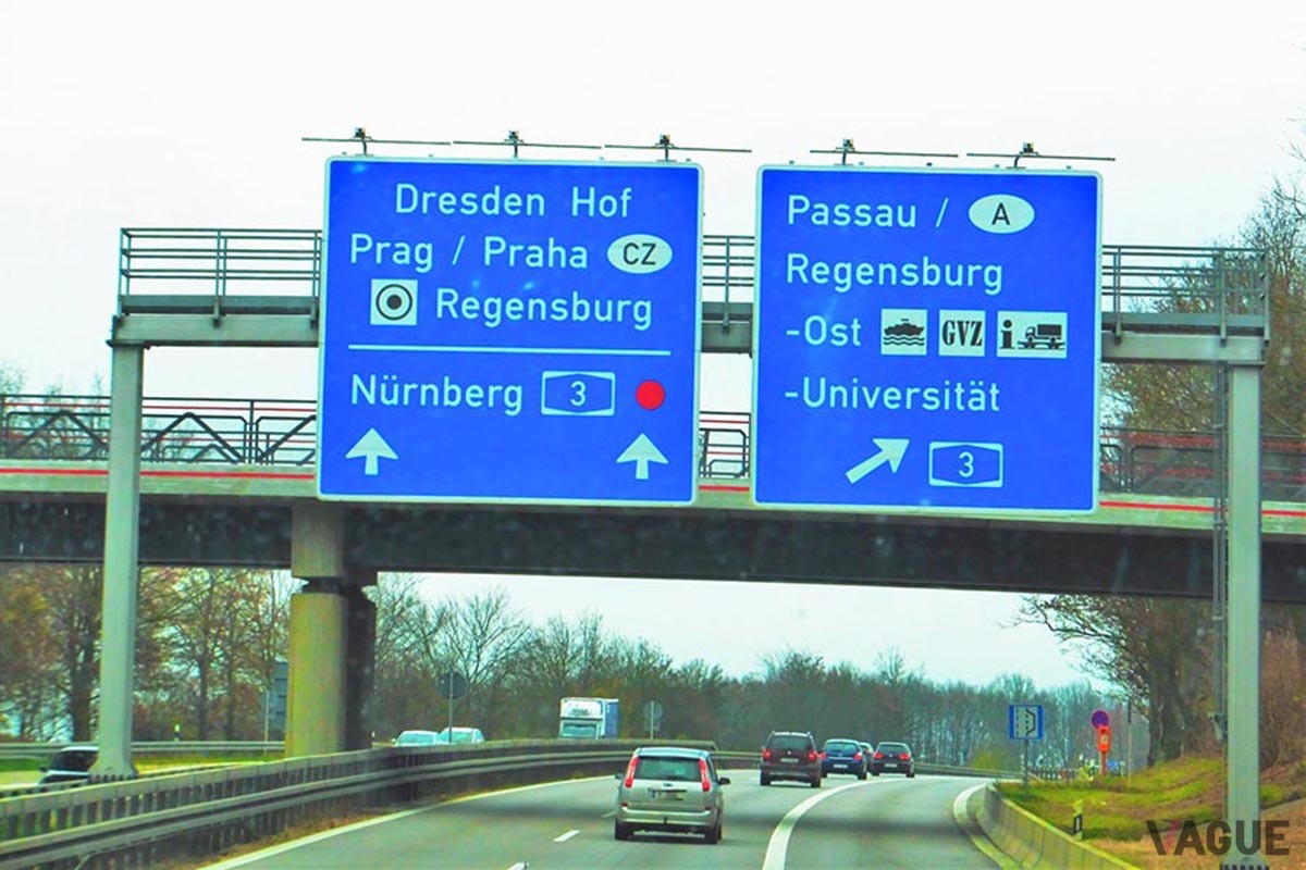 有名なドイツの高速道路「アウトバーン」。もちろん右側通行