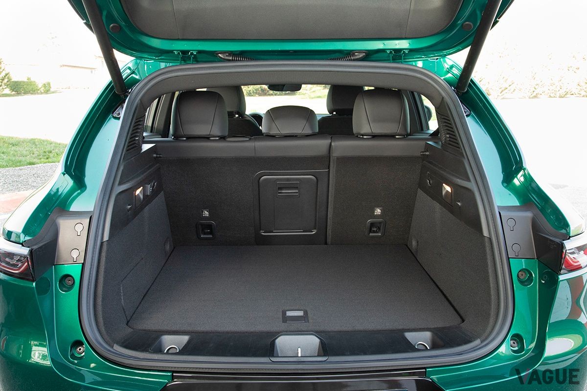 アルファ ロメオ新型「トナーレ・プラグインハイブリッドQ4」の荷室