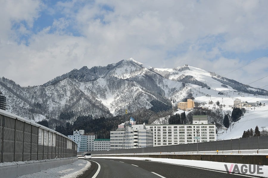 冬の高速道路