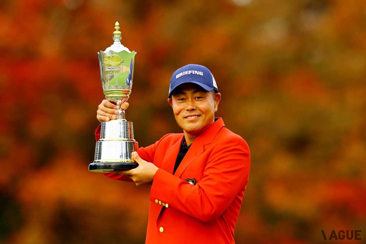 日本男子ゴルフツアー最終戦「ゴルフ日本シリーズJTカップ2022」で優勝したPRGR契約プロゴルファー谷原秀人選手