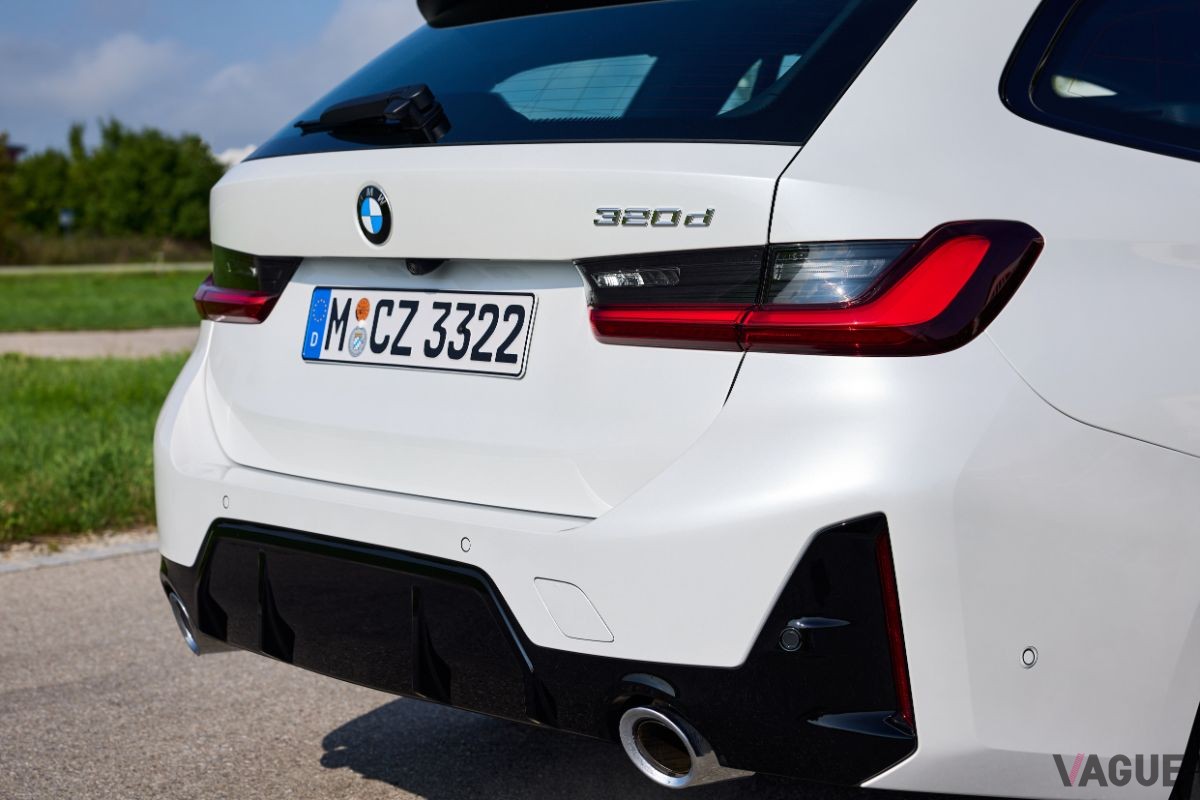 BMW「320dツーリング」。140kW（190馬力）を発生する2リッター直4ディーゼルターボエンジンを搭載