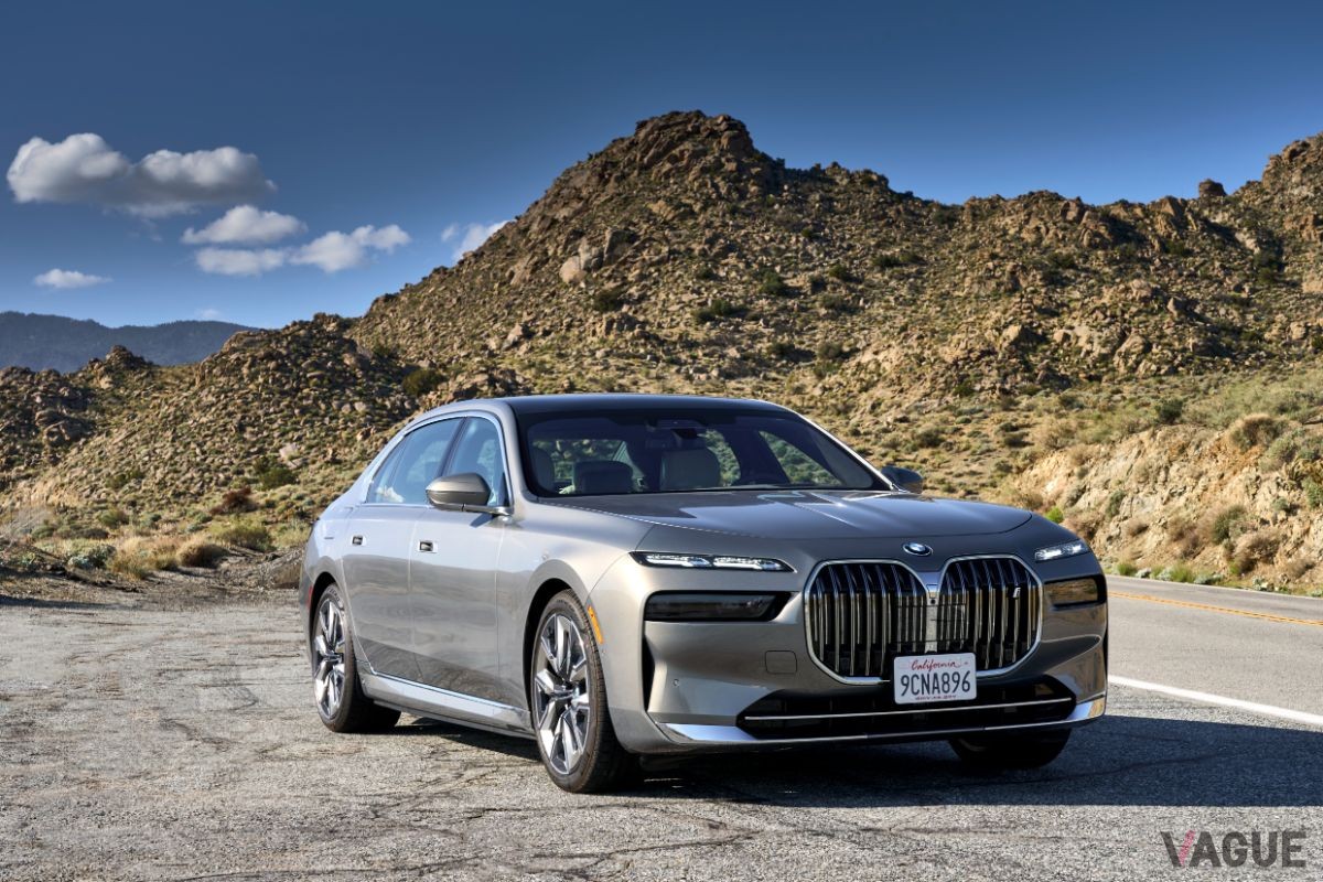 BMW「i7 xDrive60」。トータル出力400kW（544馬力）を発生するモーターを搭載