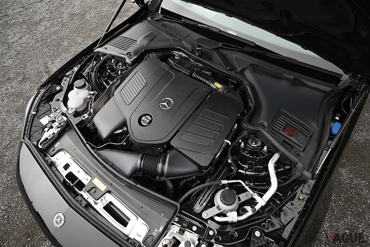 メルセデス・ベンツ「C200」アバンギャルド。150kW（204馬力）を発生する1.5リッター直4ターボエンジンを搭載