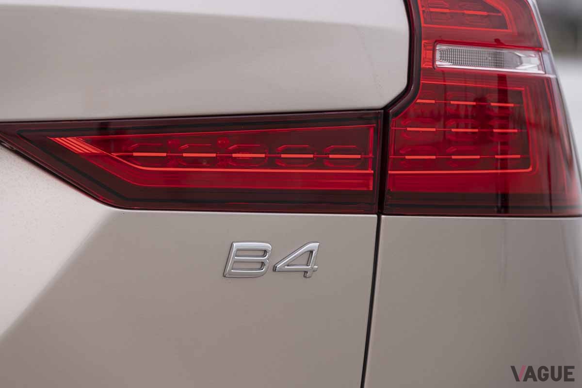 ボルボ「V60 アルティメット B4」