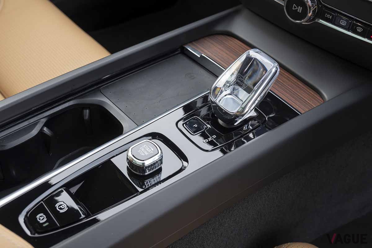 ボルボ「V60 アルティメット B4」