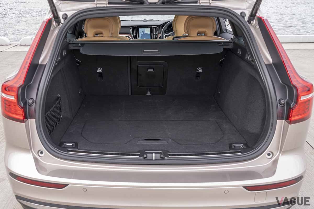 ボルボ「V60 アルティメット B4」