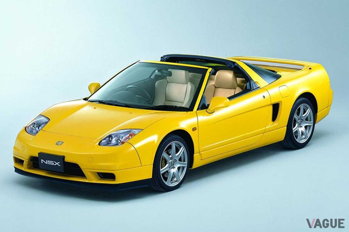 初代NSXは2001年にビッグマイナーチェンジをおこなった際、それまでのリトラクタブルヘッドライトから固定式へと変更された