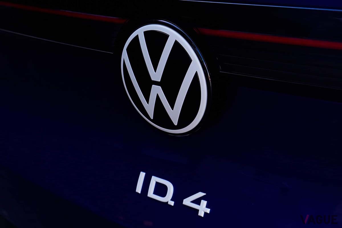 VW新型「ID.4」のエンブレム