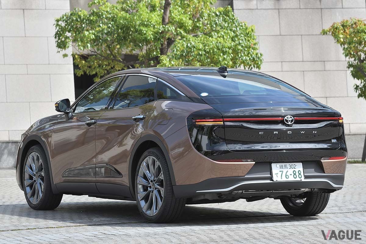 トヨタ新型「クラウン・クロスオーバー」