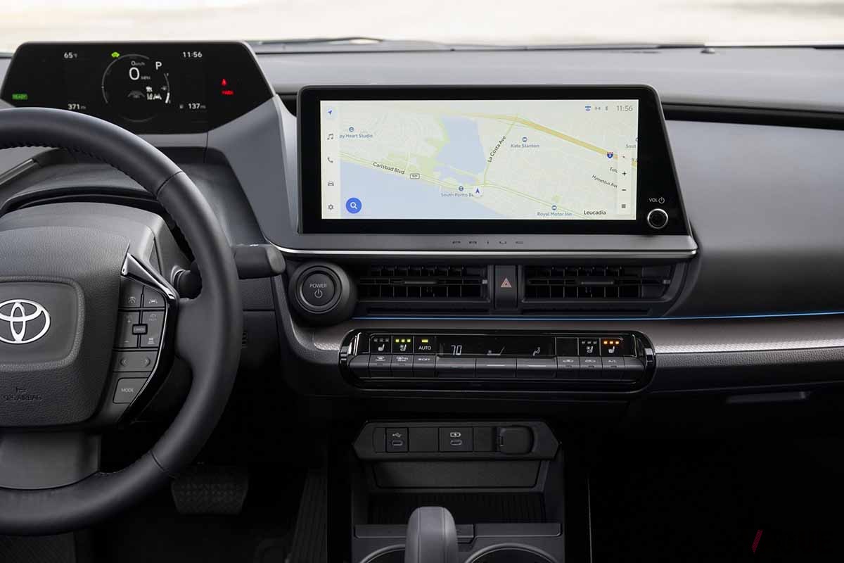 トヨタ新型「プリウス」米国仕様のインテリア
