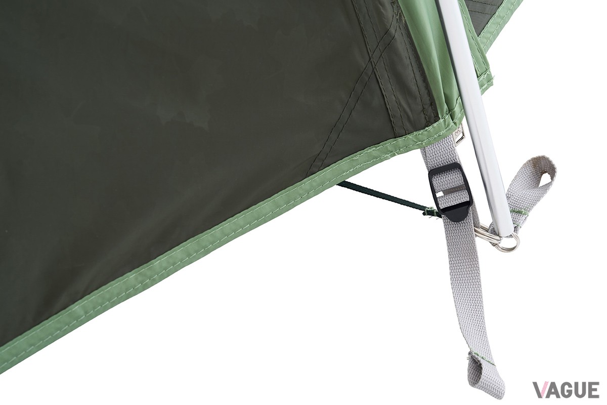 新機能であるSUPPORT BELT SYSTEM。フレームにピンを挿すときはベルトをゆるめ、挿した後にベルトを縮めて生地に張りを持たせる。無理な力をかけずにすむので設営が楽になる。