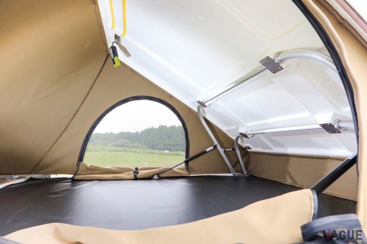 77万円で「ルーフ泊」はいかが？ ジムニーの屋根跳ね上がる