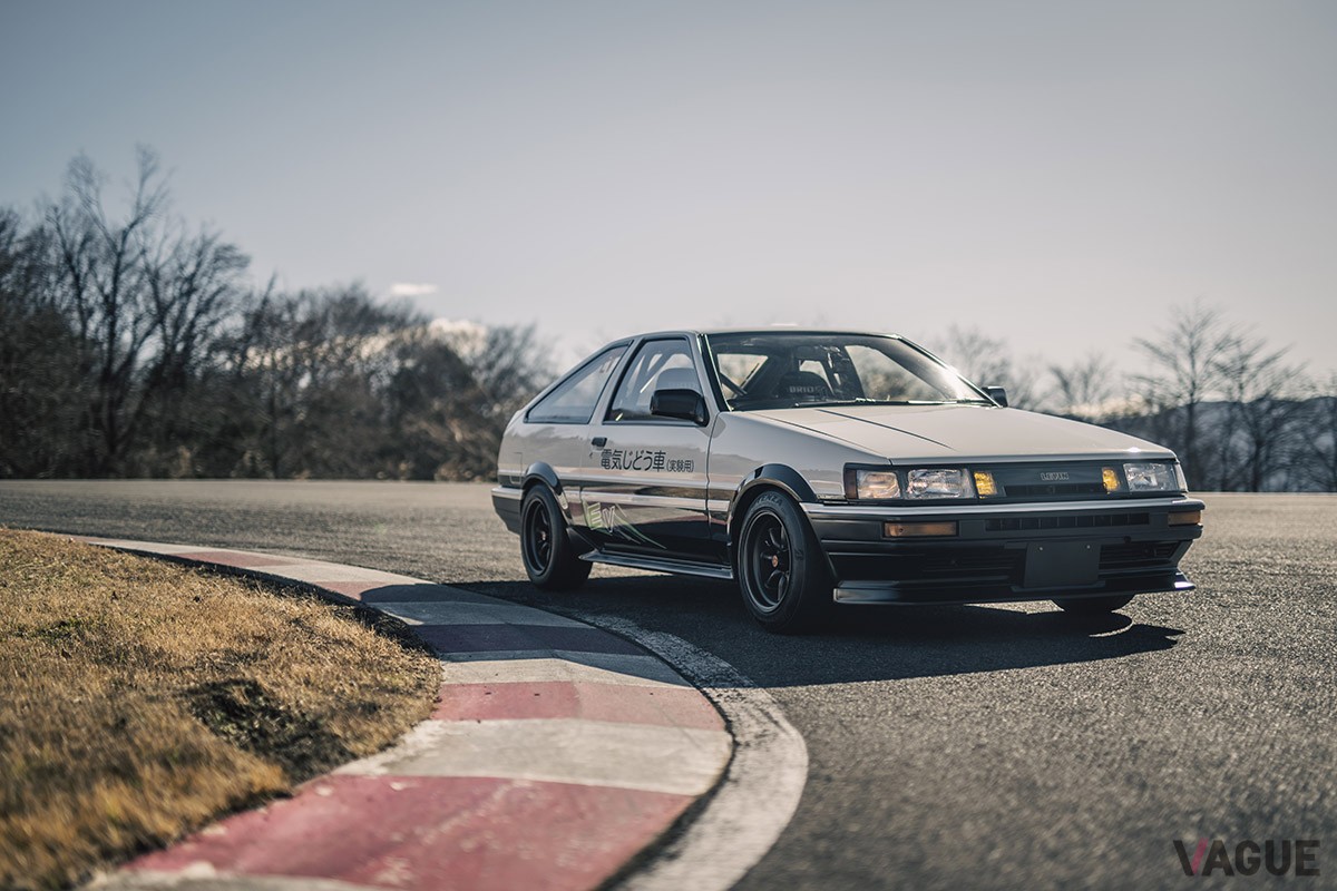 「東京オートサロン2023」のGRブースを飾ったAE86型「カローラ レビン」はEVにコンバートされたモデル。MT搭載で華麗なドリフト走行も決まる未来型のAE86だ
