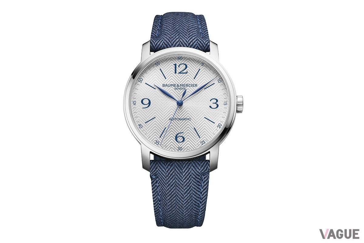シンプルな3針スタイルのオートマチックモデル。ブルーのテキスタイルストラップを採用した「Classima 10707」はデニムとの相性がよさそう