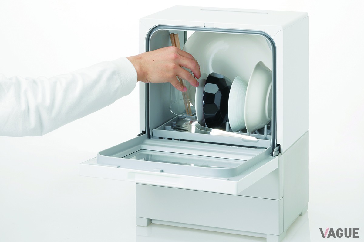 業界最小設計と着脱タンク式による設置の簡単さでキッチンの利便性を高めるパナソニックのパーソナル食洗機「SOLOTA」NP-TML1