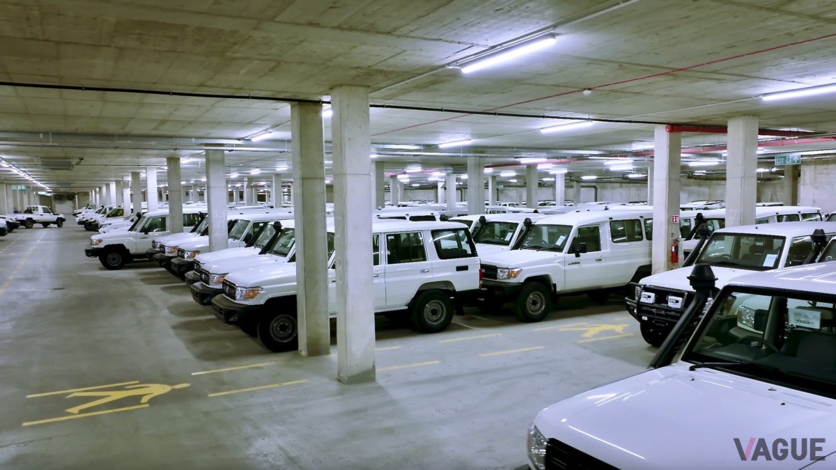 TGS社は常時1000台ほどのベース車を在庫し、幅広いニーズに対応（C）YouTube『Top Gear』
