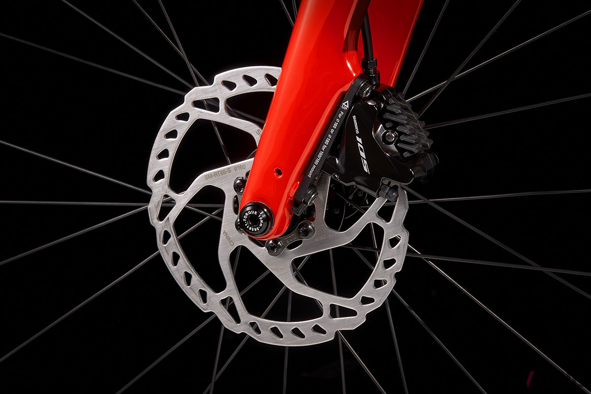 56サイズで14.06kg（56サイズ）という驚異的な軽さを実現したトレックのロードバイク仕様e-Bike「Domane＋AL」