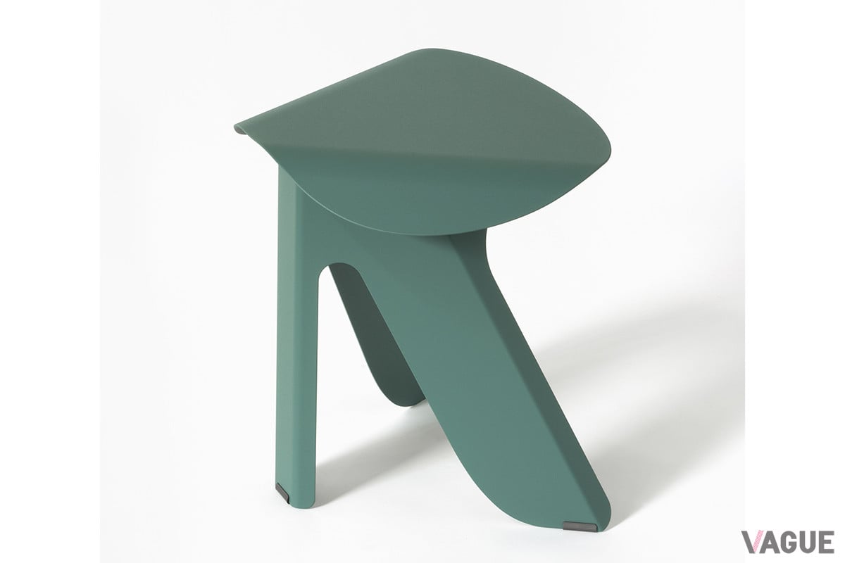 写真の「SUITE STOOL」のカラーはグリーン