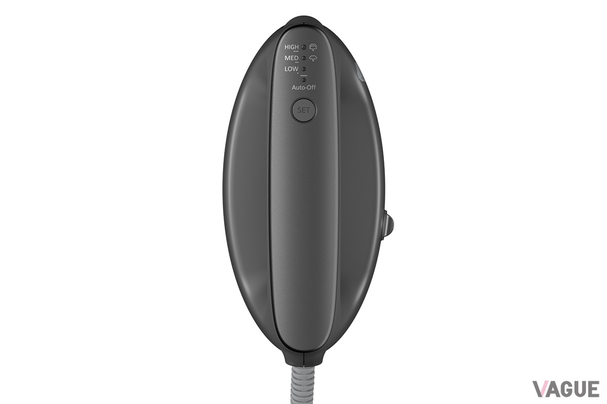 「NI-FS790」はスチーム温度を「HIGH」、「MED」、「LOW」の3段階に調節可能。綿や麻、ポリエステル、シルクなど、素材に合わせて使いわけられる