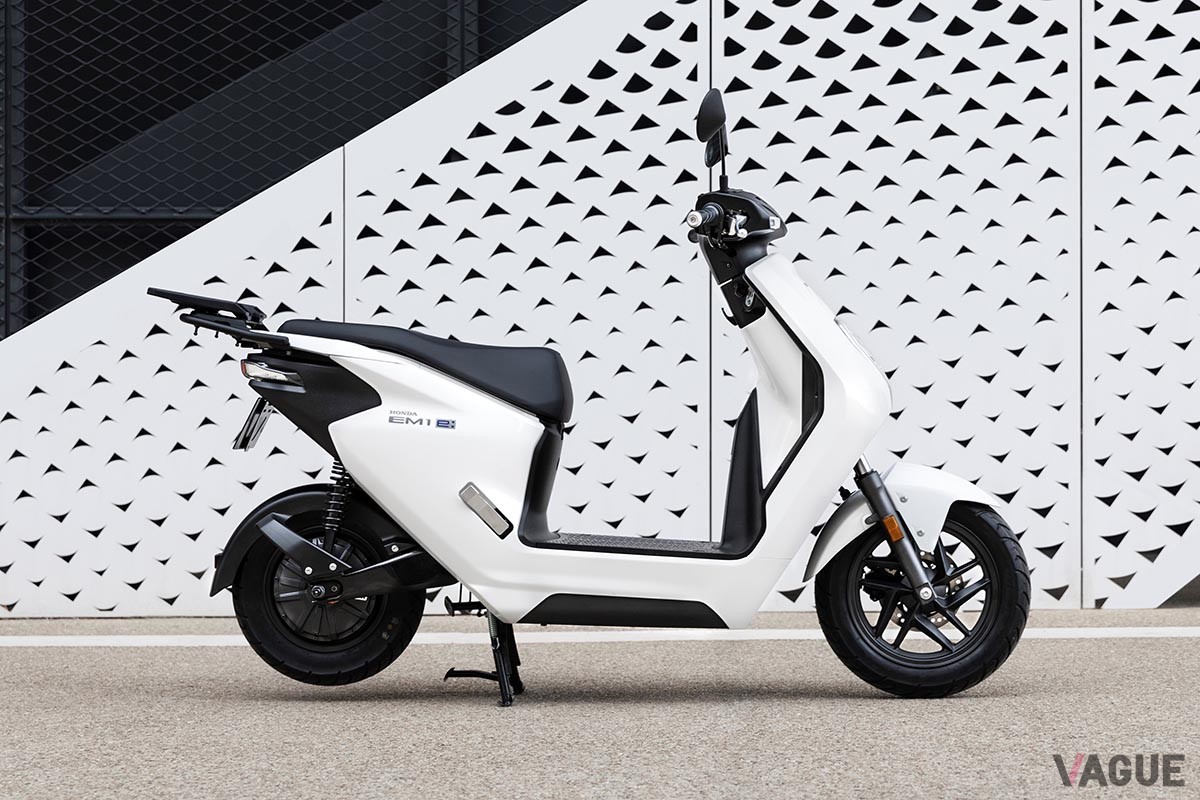 1回の充電で40km以上走行できるホンダの電動バイク「EM1 e:」