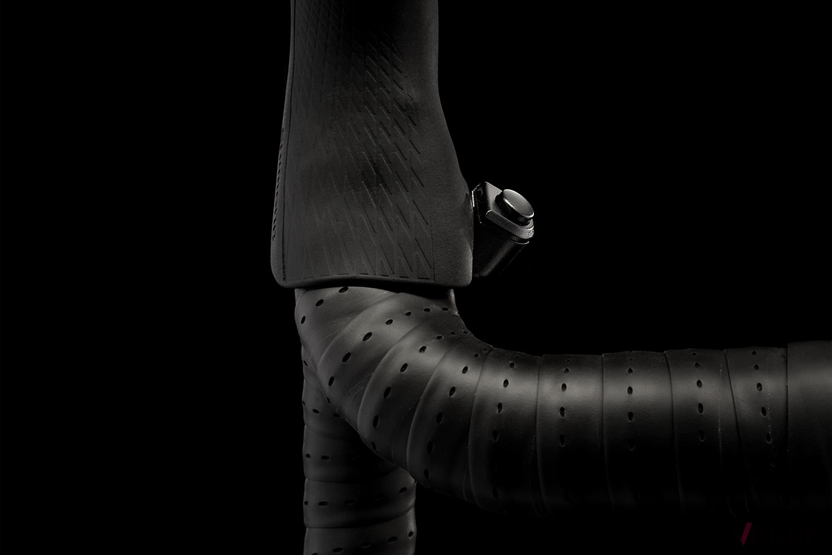 56サイズで14.06kg（56サイズ）という驚異的な軽さを実現したトレックのロードバイク仕様e-Bike「Domane＋AL」