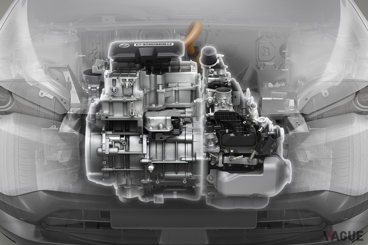 「MX-30 eスカイアクティブ R-EV」は、ロータリーエンジンを発電機に使ったシリーズ式ハイブリッドを核とするプラグインハイブリッドモデル