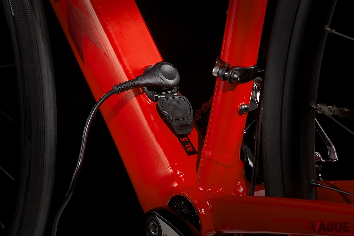 56サイズで14.06kg（56サイズ）という驚異的な軽さを実現したトレックのロードバイク仕様e-Bike「Domane＋AL」