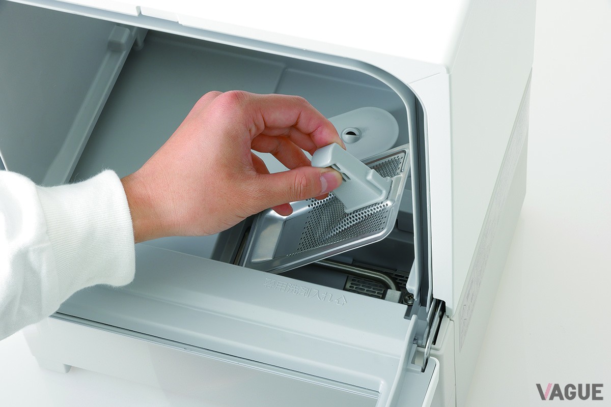 業界最小設計と着脱タンク式による設置の簡単さでキッチンの利便性を高めるパナソニックのパーソナル食洗機「SOLOTA」NP-TML1