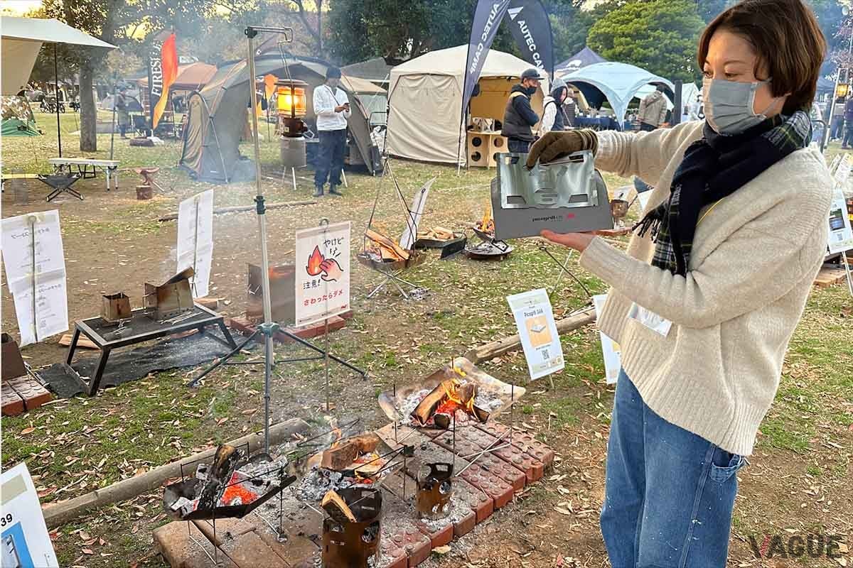 これまでソロ用焚火台といえば、小型軽量でコンパクトに収納できるモデルが主流だっでしたが、最近ではバリエーションが豊かに進化しているもよう