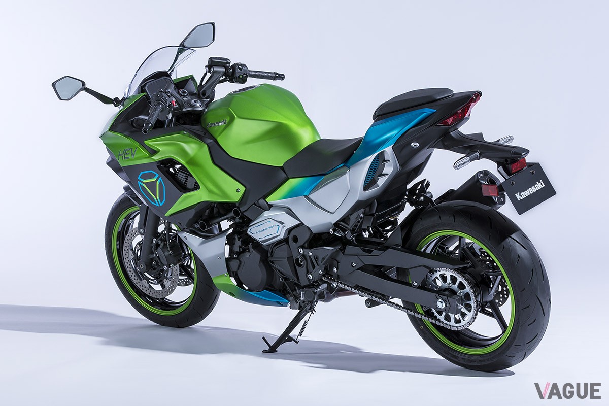 EICMA2022でカワサキが公開したハイブリッドバイク。2024年の市販化を目指し開発中だ