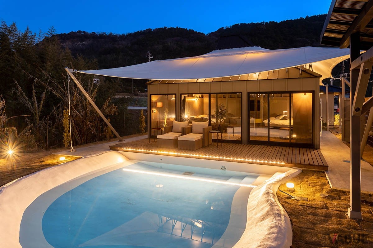 温泉、プール、サウナなどの高規格設備が整い、愛犬との優雅な時間を堪能できる「天然温泉＆プライベートスパ ドッグヴィラ千葉南房総」