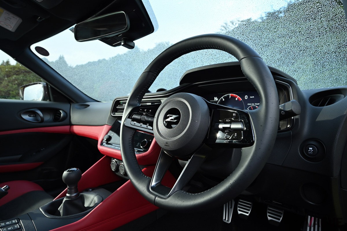 公道にジャストフィットなエンジンとフットワーク、そして、ひと目見てカッコいいと感じるルックスが魅力的な日産の新型「フェアレディZ」